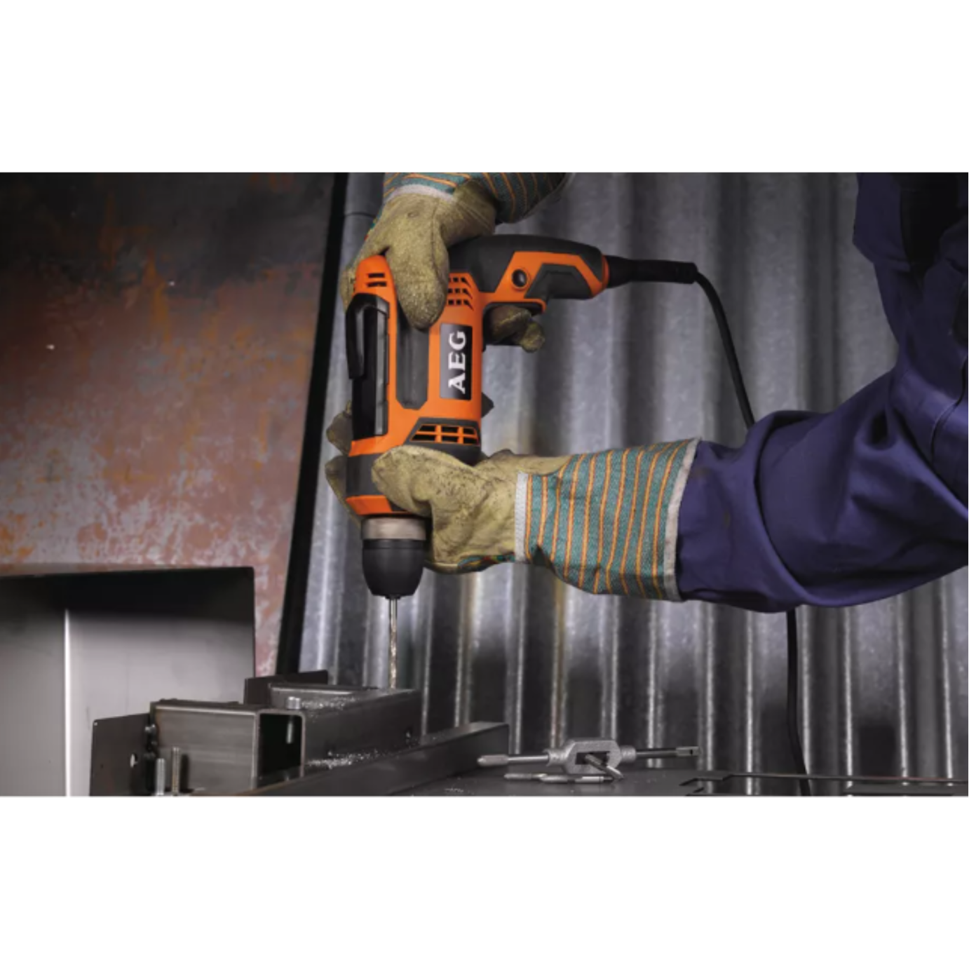 AEG Kompaktowa i Mocna Wiertarka 750 W 3000 obr./min BE 705R - obrazek 2