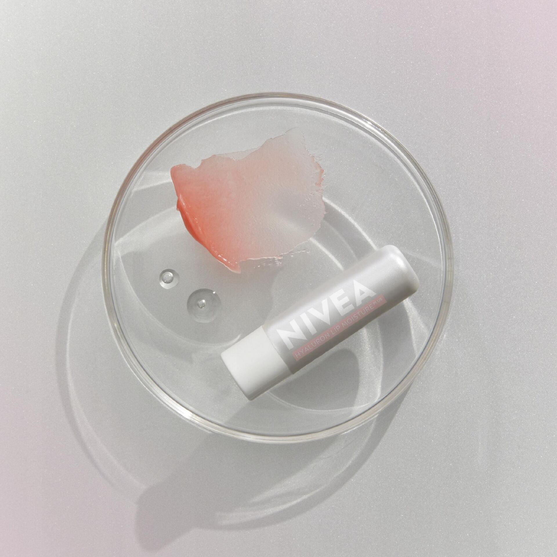 NIVEA HYALURON MOISTURE PLUS Balsam pomadka do ust - obrazek 10