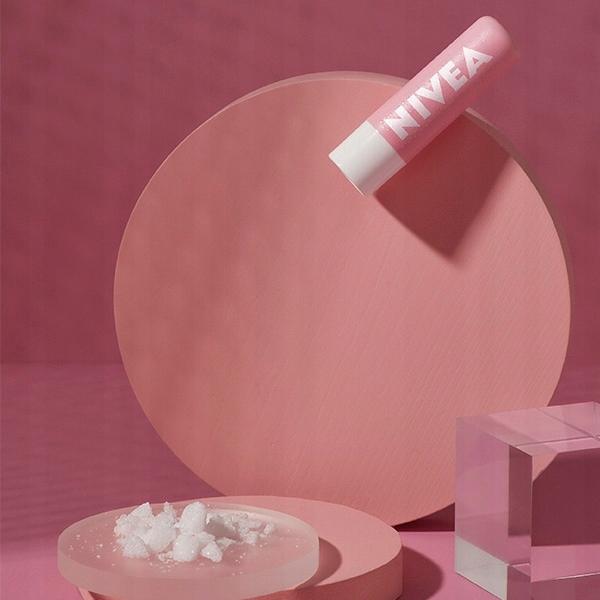 NIVEA Pielęgnujący peeling do ust Dzika Róża wit E - obrazek 4