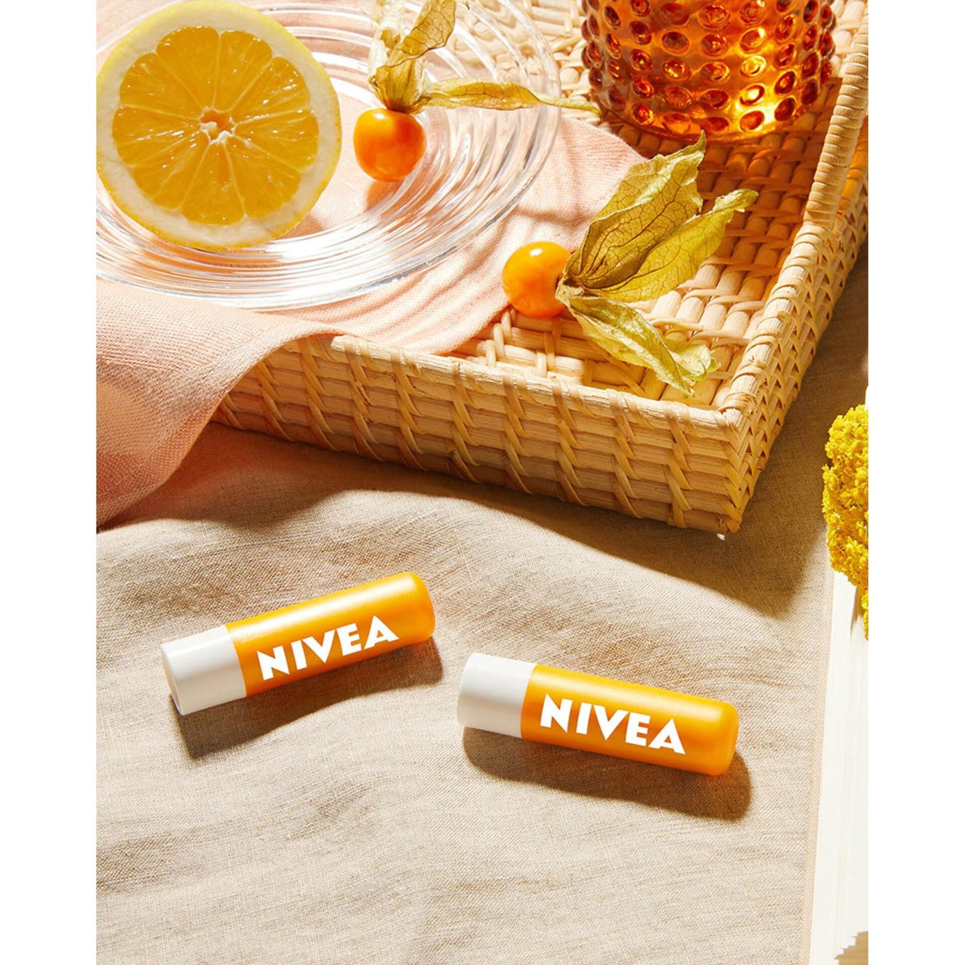 NIVEA SUN Pielęgnująca pomadka do ust SPF 30 4,8 g - obrazek 8