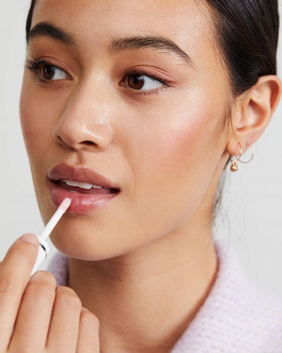 NIVEA Pielęgnujący olejek do ust Clear Glow 5,5 ml - obrazek 2