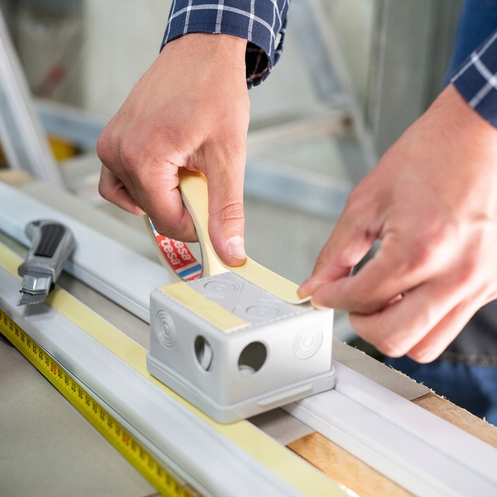 tesa Dwustronna taśma montażowa Mounting PRO uniwersalna, 1,5 m x 19 mm - obrazek 3